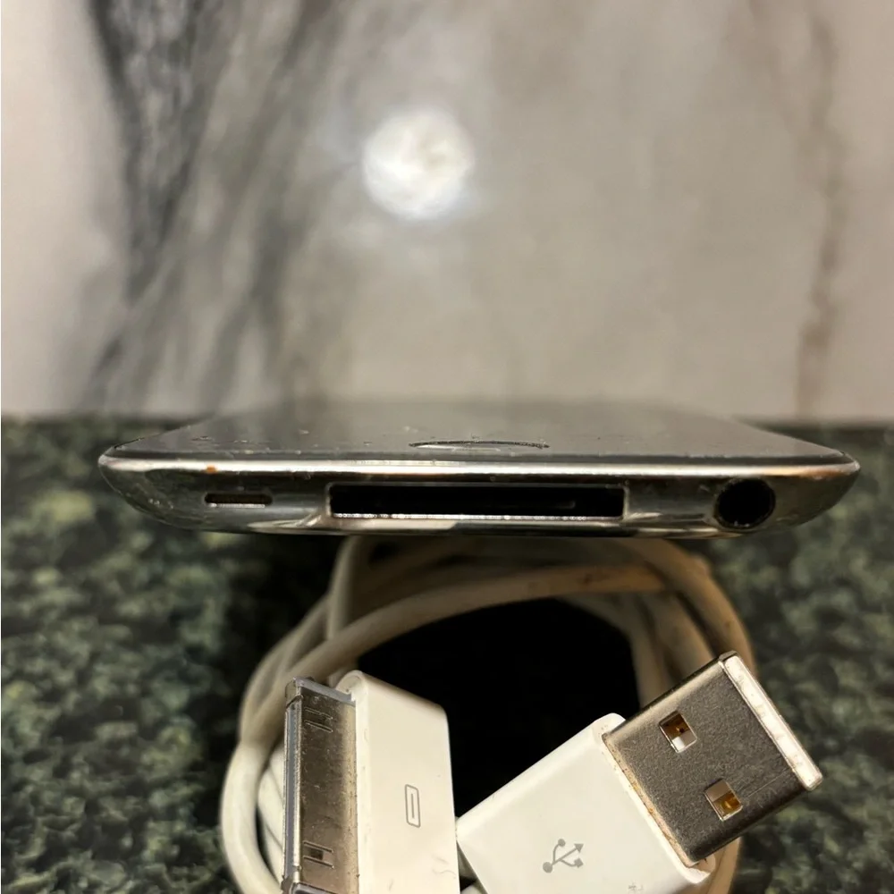 Apple iPod Classic - Silver Metallic Back